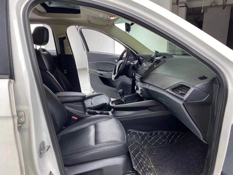 成都16年福特福睿斯5