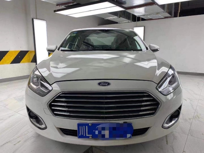 成都16年福特福睿斯1