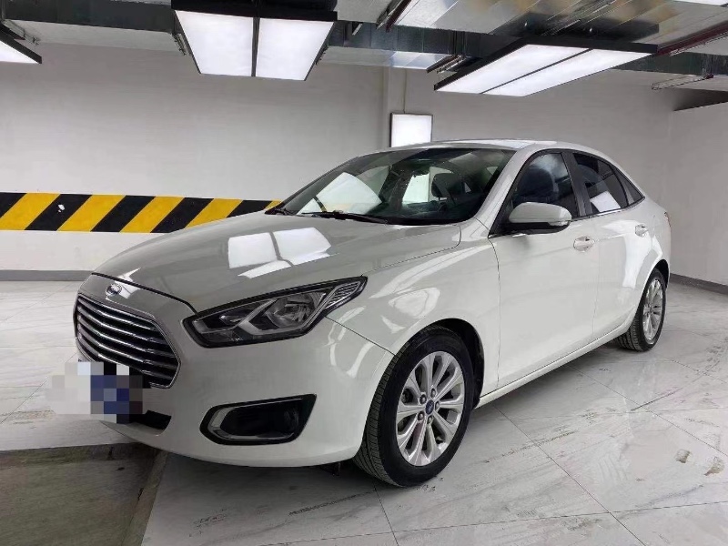 成都16年福特福睿斯2