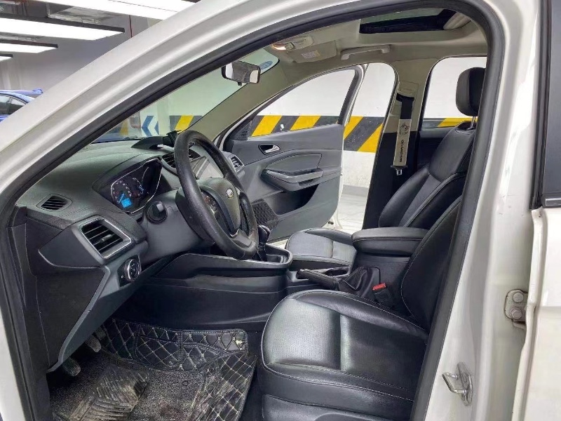 成都16年福特福睿斯6