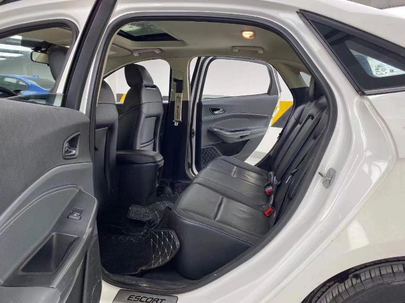 成都16年福特福睿斯8