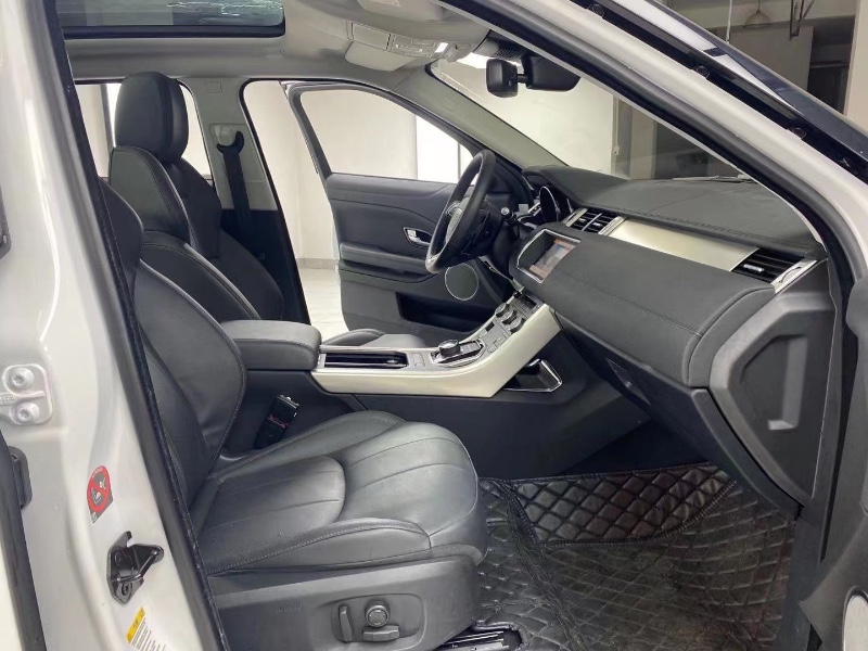 成都19年路虎极光4