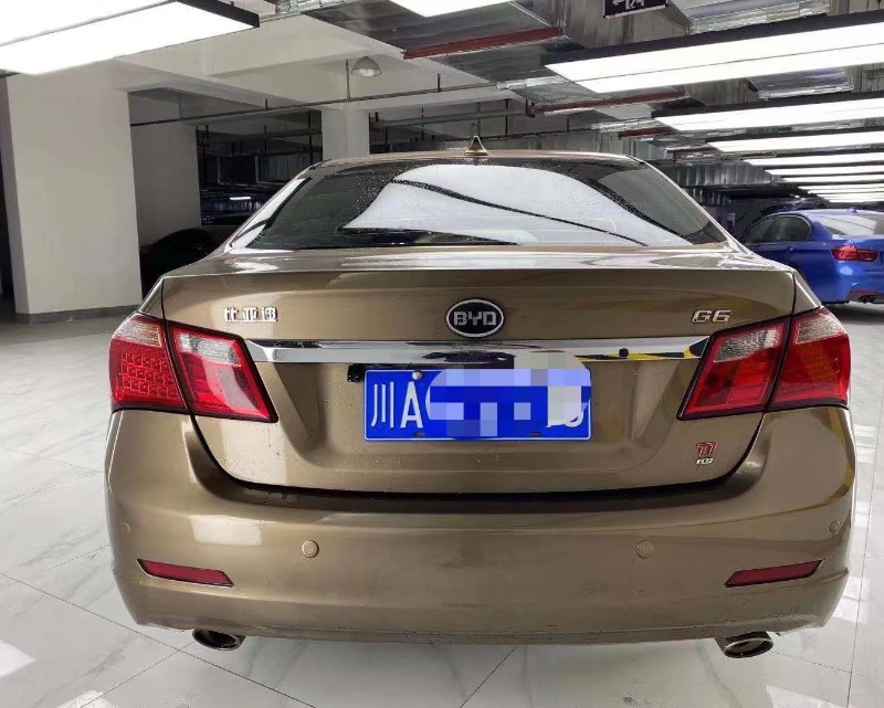 成都14年比亚迪G62