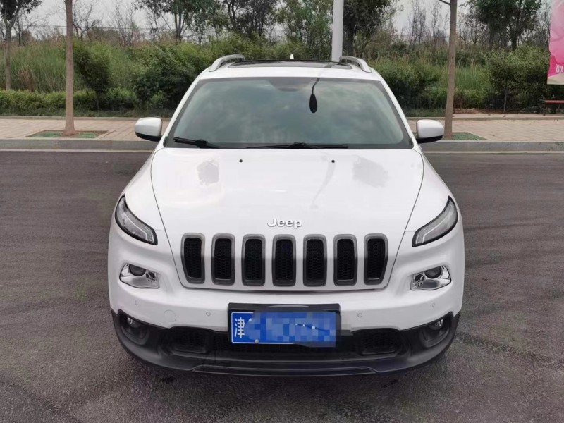 保定16年Jeep自由客1