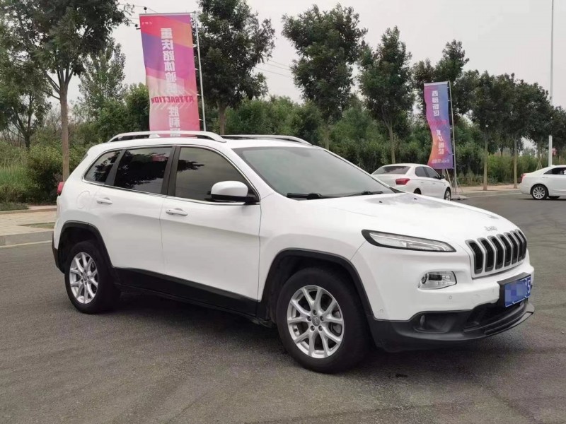 保定16年Jeep自由客2