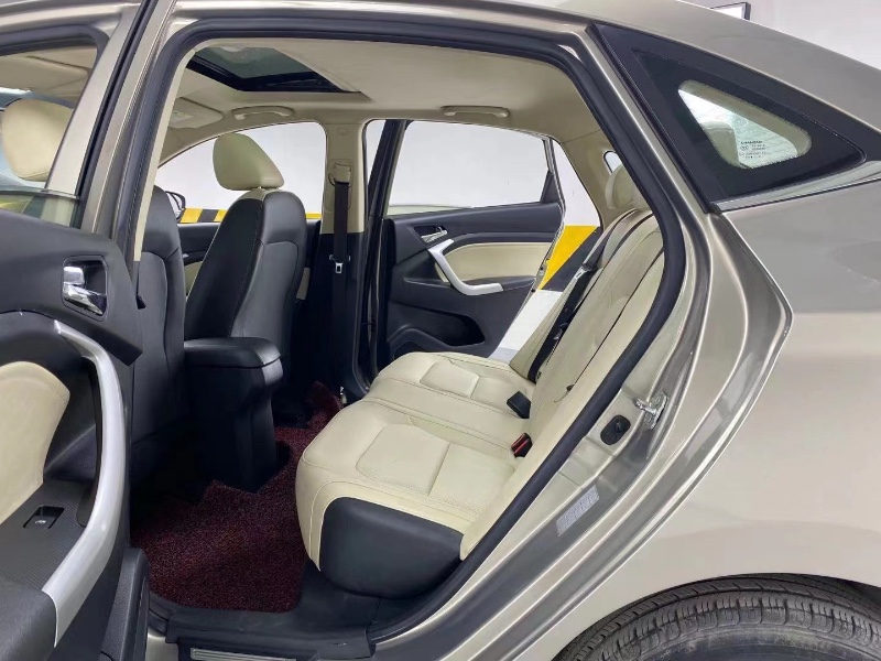 成都15年长安汽车悦翔V78