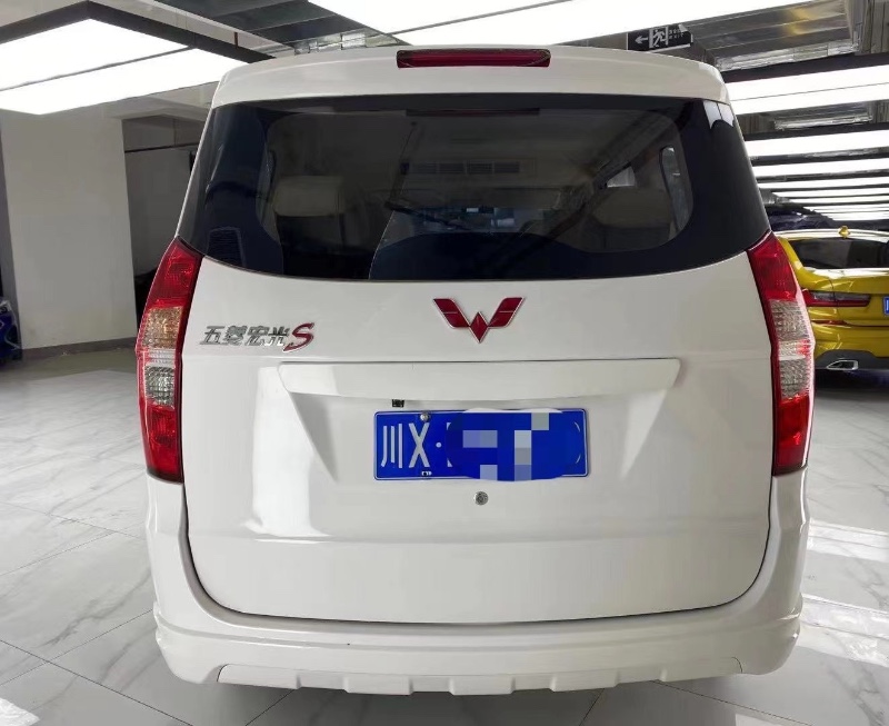 成都19年五菱汽車宏光4