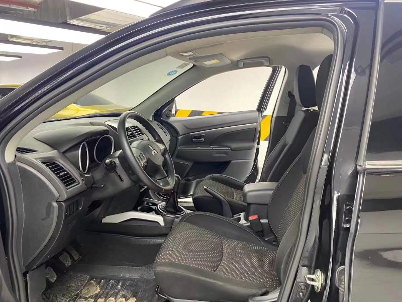 成都14年三菱劲炫3