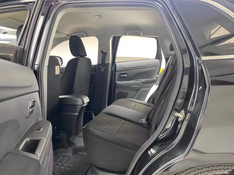 成都14年三菱劲炫5