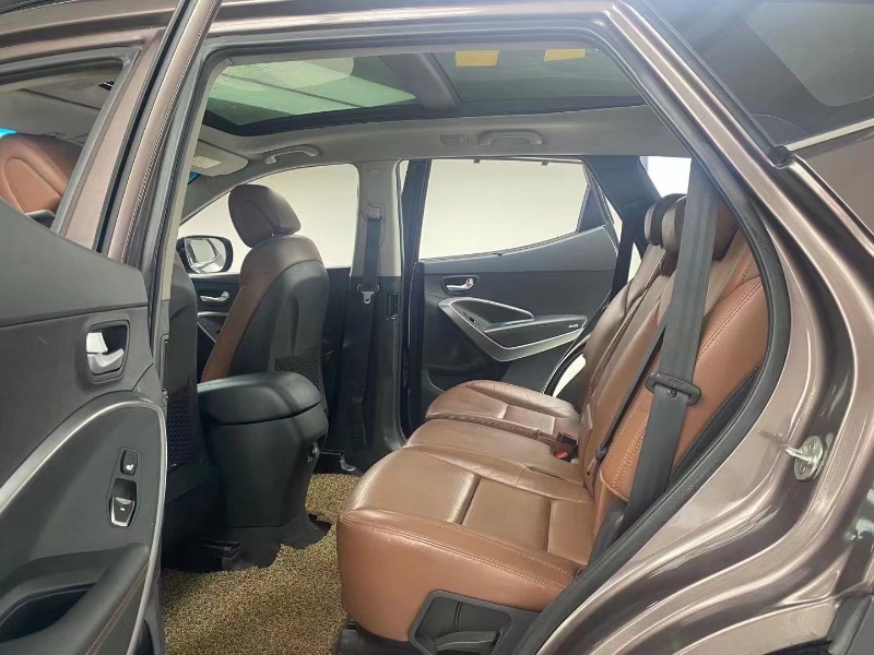 成都14年现代新胜达8