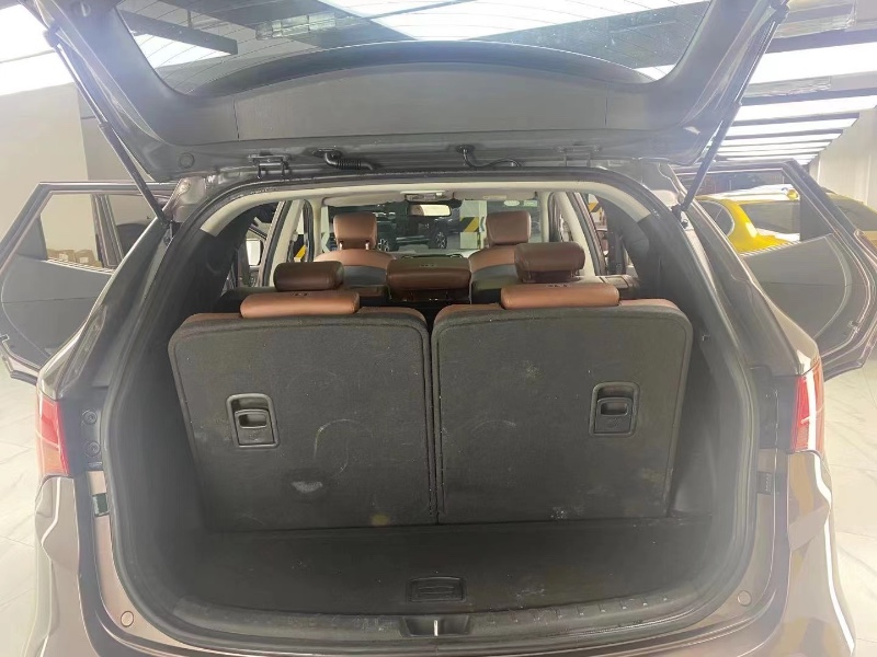 成都14年现代新胜达9