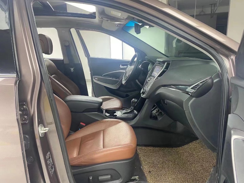 成都14年现代新胜达4