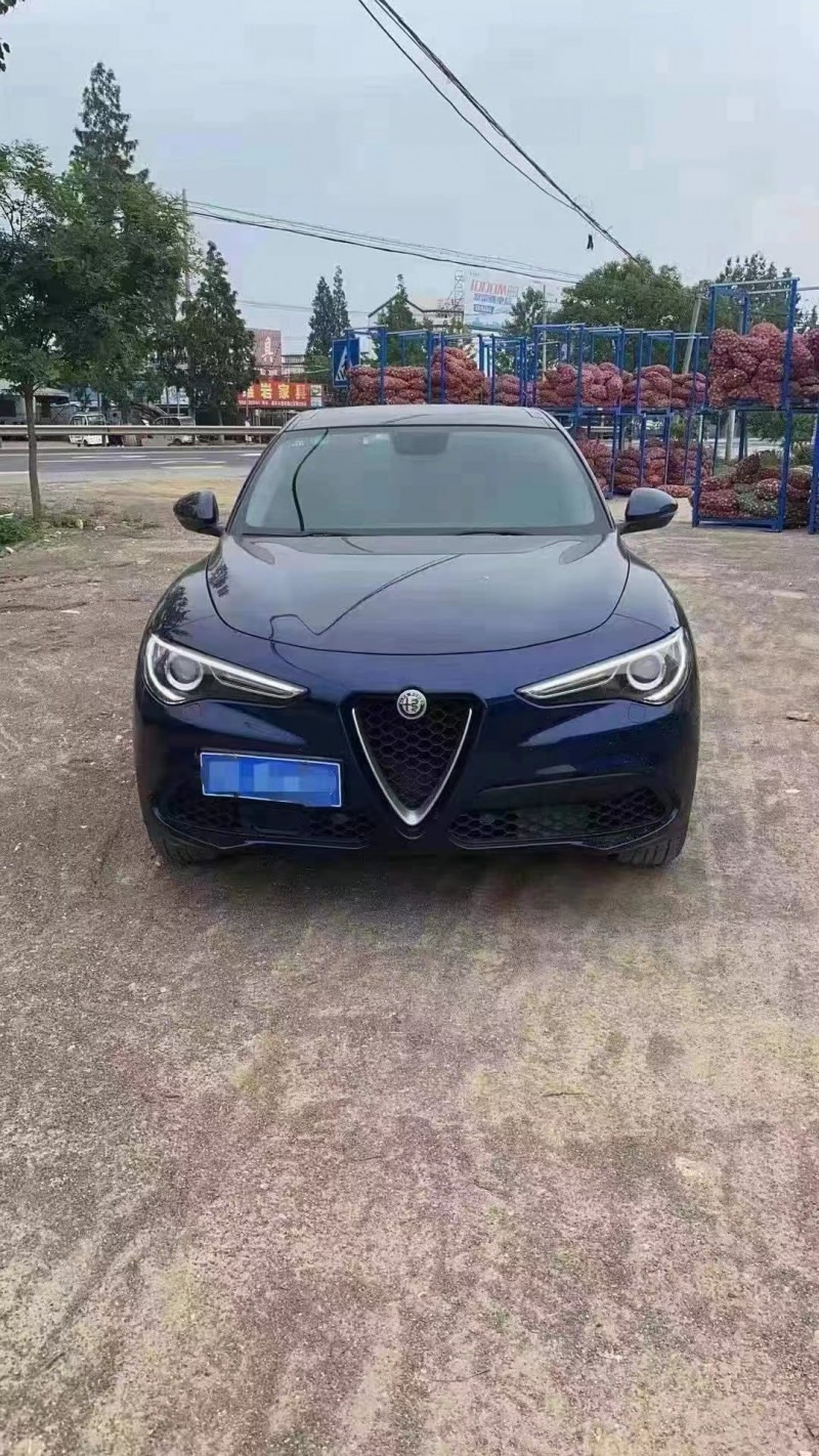 徐州17年阿尔法·罗密欧Stelvio1