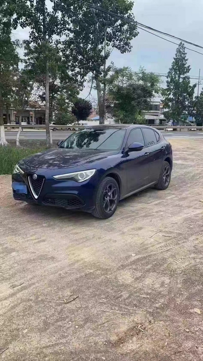 徐州17年阿尔法·罗密欧Stelvio2