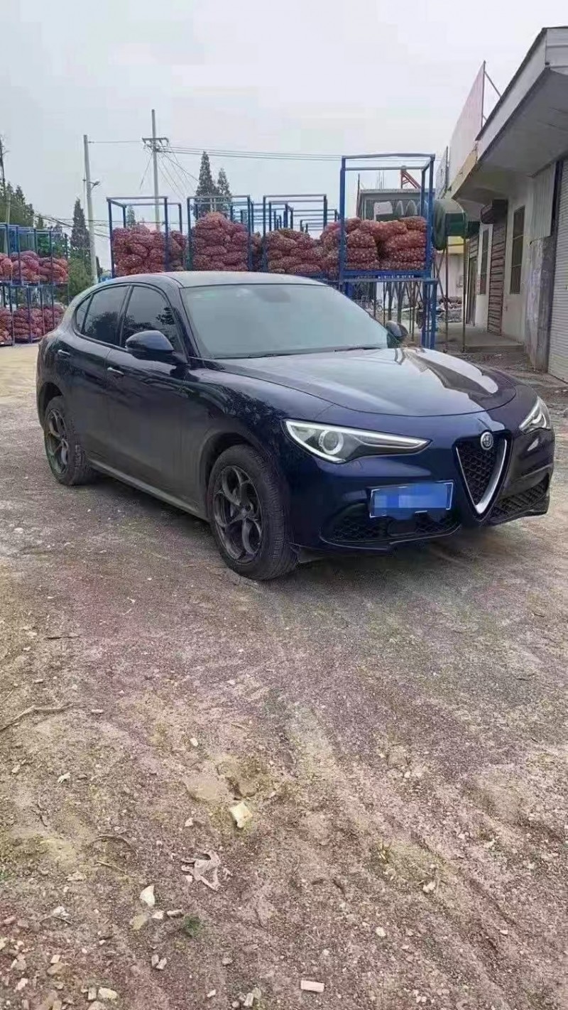 徐州17年阿尔法·罗密欧Stelvio3