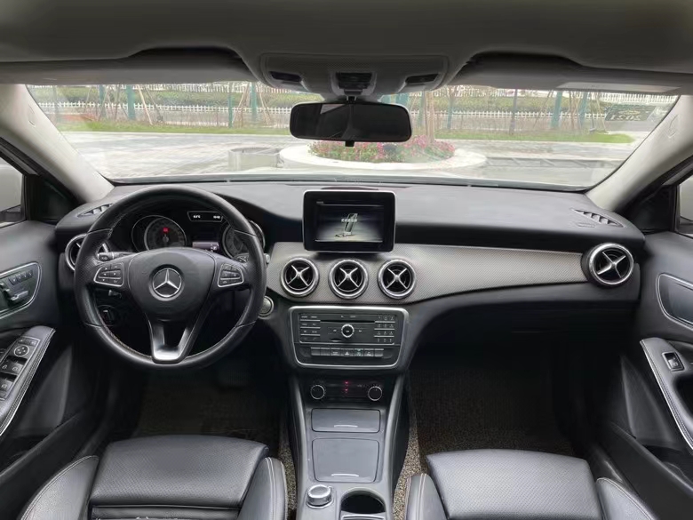 盐城17年奔驰GLA7