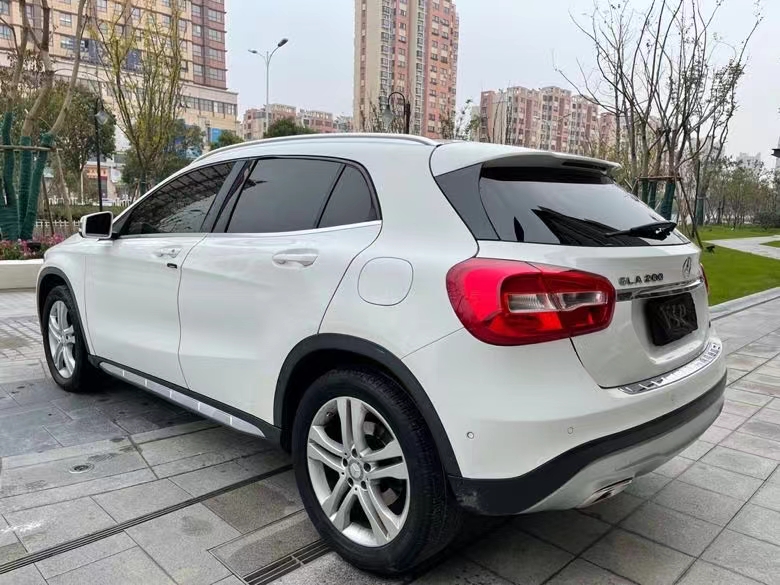 盐城17年奔驰GLA9