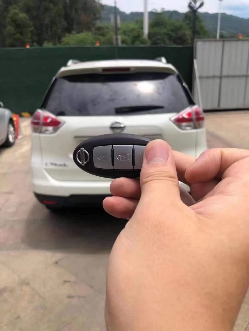 成都15年日产奇骏8