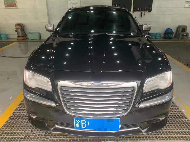 重慶14年克萊斯勒300C1