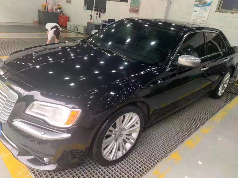 重慶14年克萊斯勒300C3