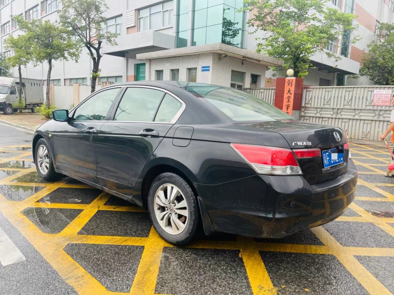 东莞10年本田雅阁8