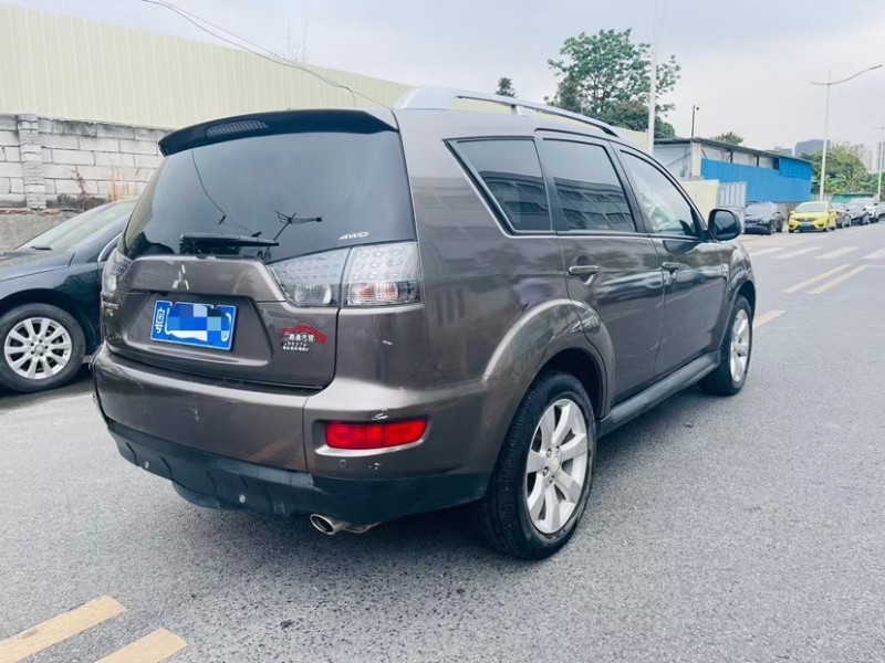 10年三菱欧蓝德