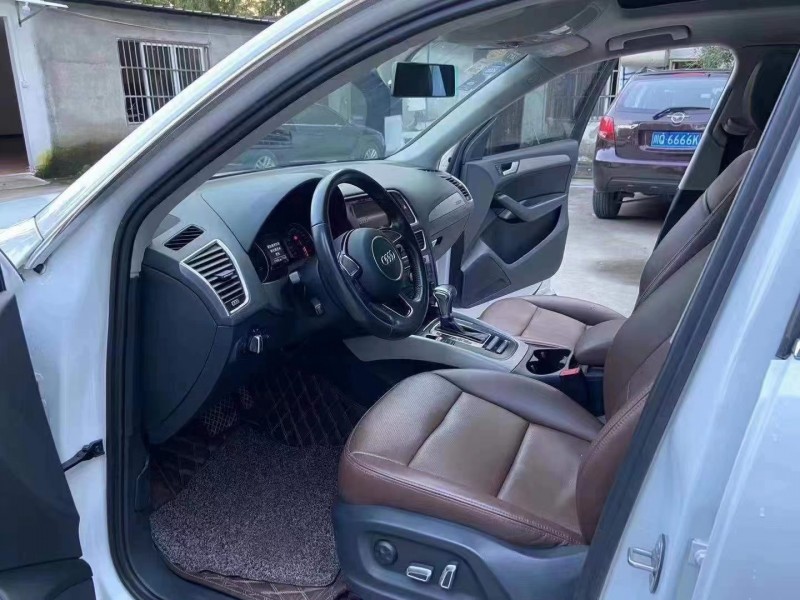 成都16年奥迪Q56