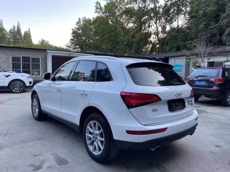 成都16年奥迪Q57