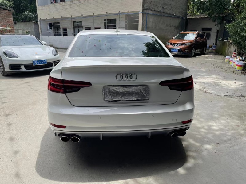 成都18年奥迪A4L1