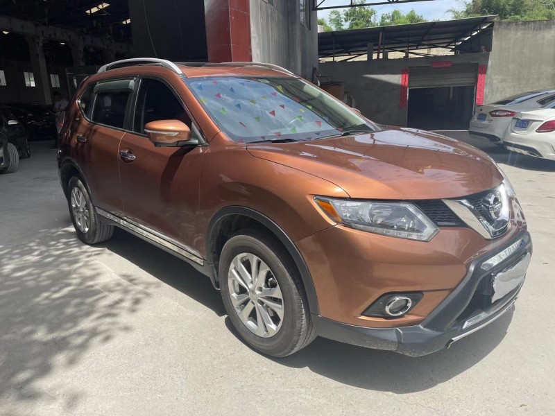 成都14年日产奇骏3