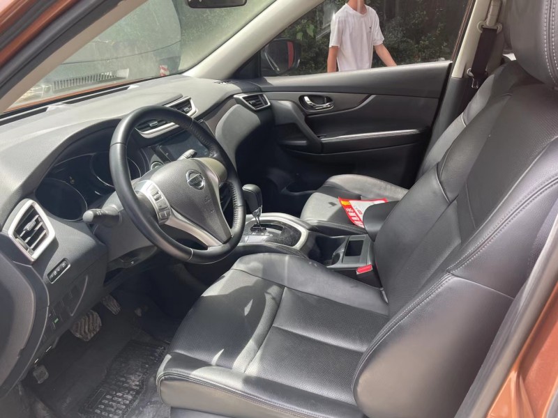 成都14年日产奇骏4