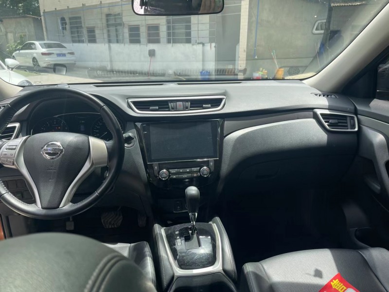 成都14年日产奇骏5