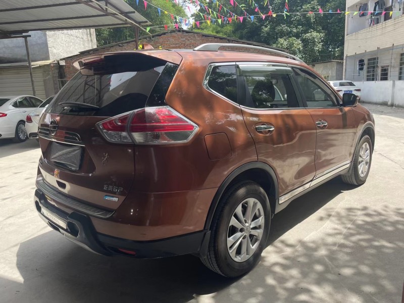 成都14年日产奇骏7