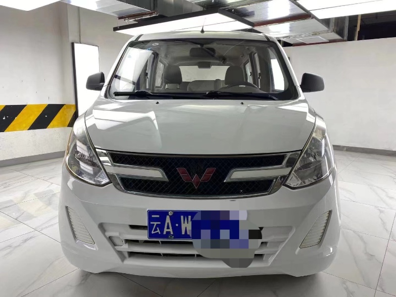 成都15年五菱汽車宏光5