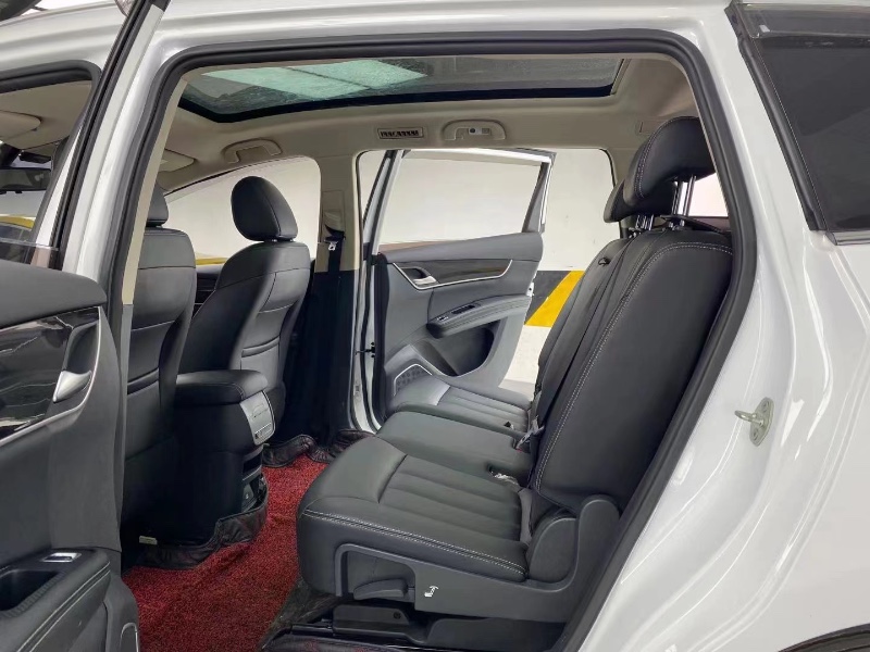 成都17年比亚迪宋8