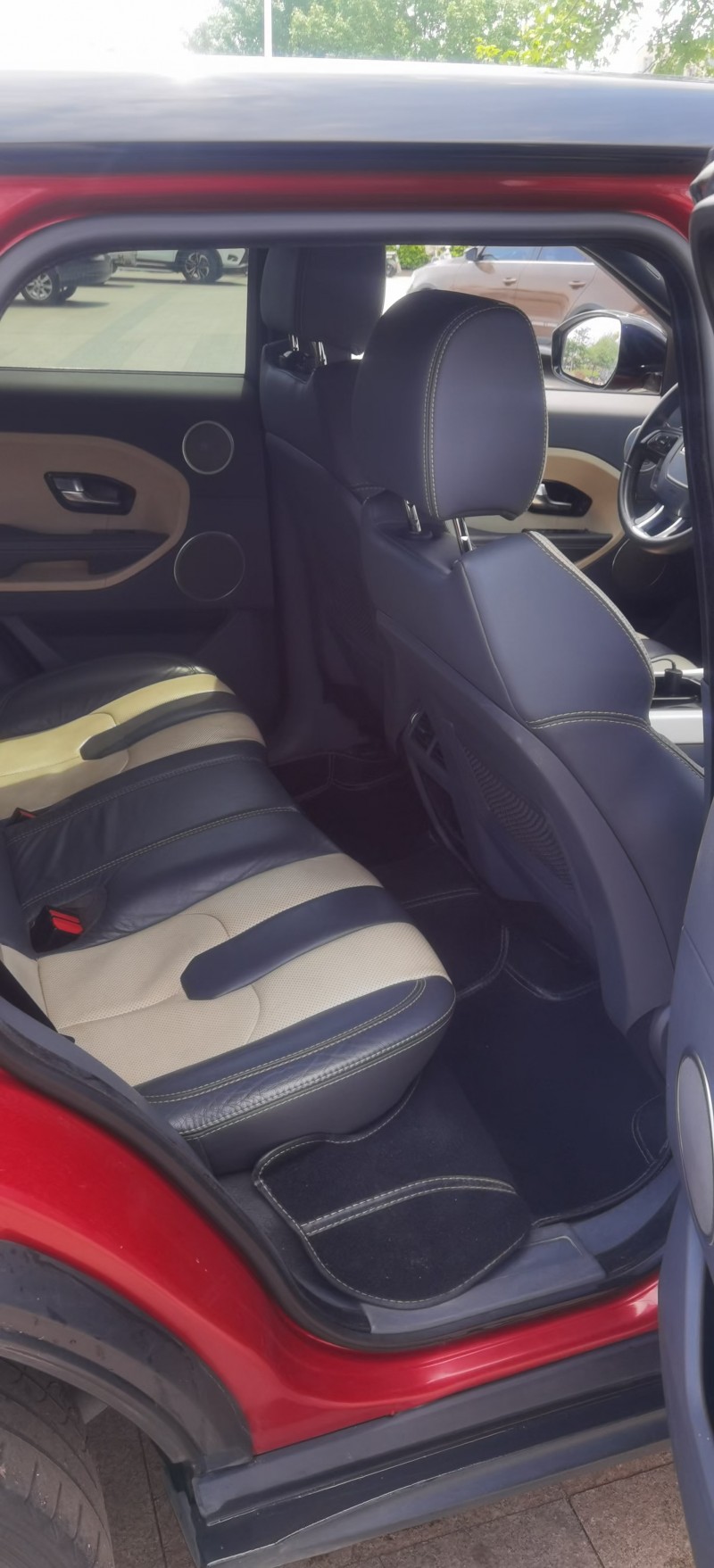 青岛12年路虎极光2