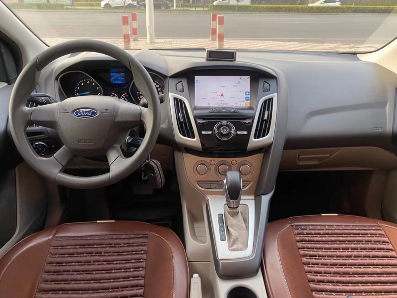 保定15年福特福克斯8