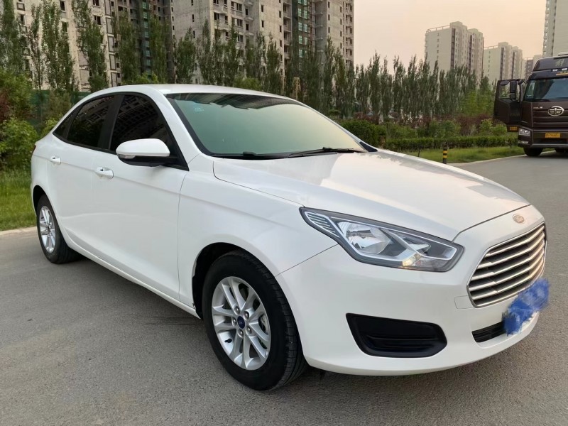 保定19年福特福睿斯2