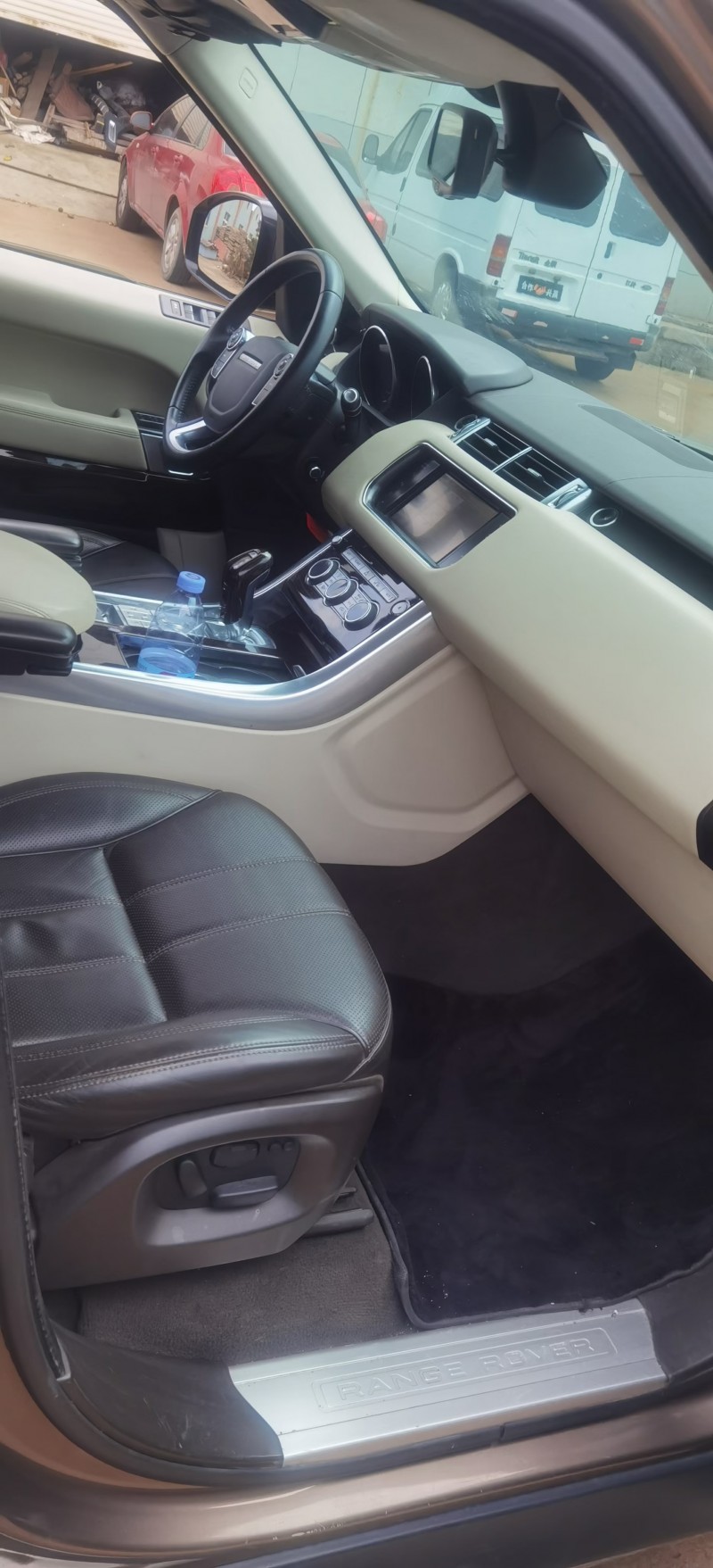 青岛14年路虎揽胜运动2