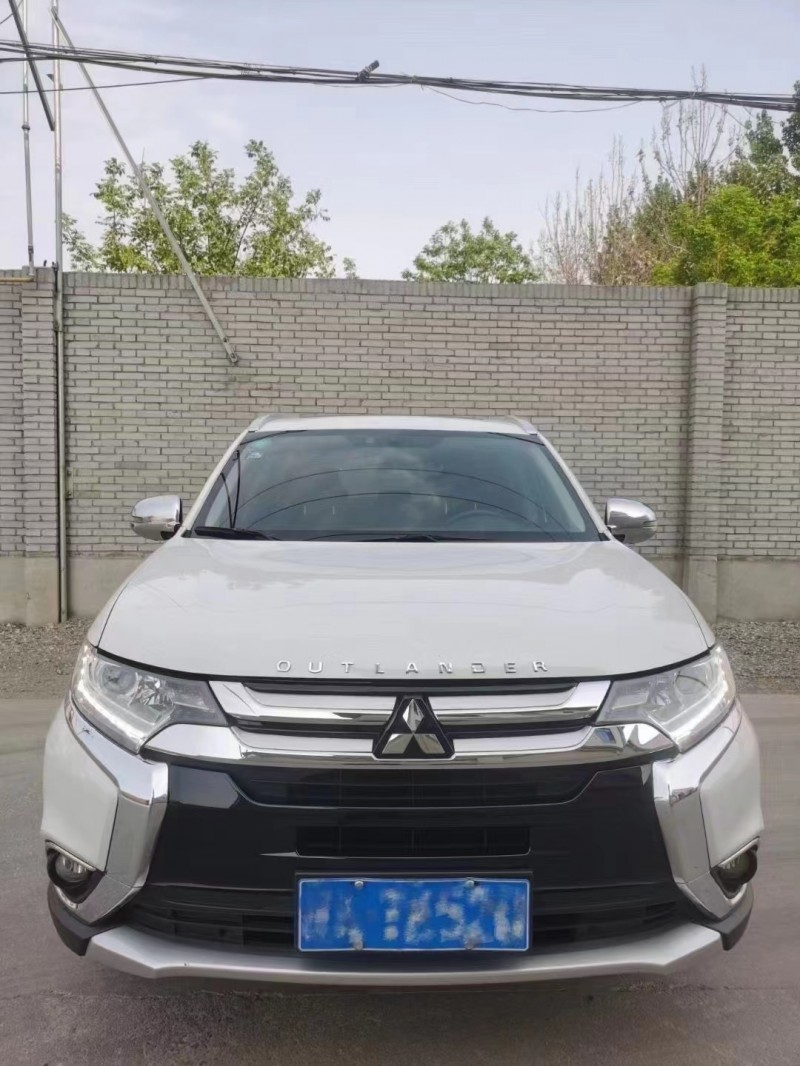 保定18年三菱欧蓝德1