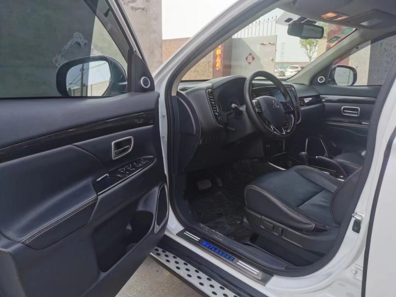 保定18年三菱欧蓝德2