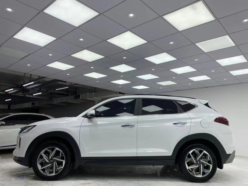 成都20年现代途胜3