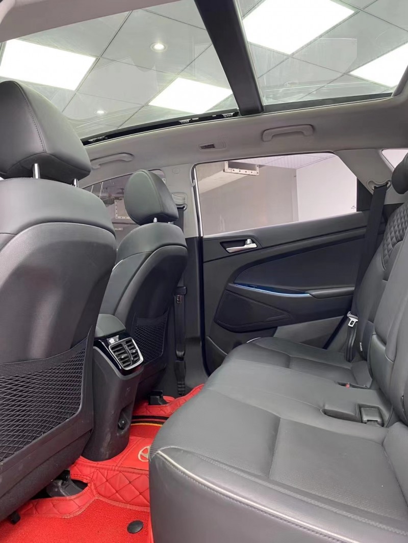 成都20年现代途胜7