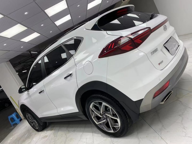 成都20年现代途胜8