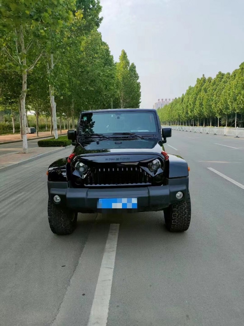 聊城17年Jeep牧馬人1