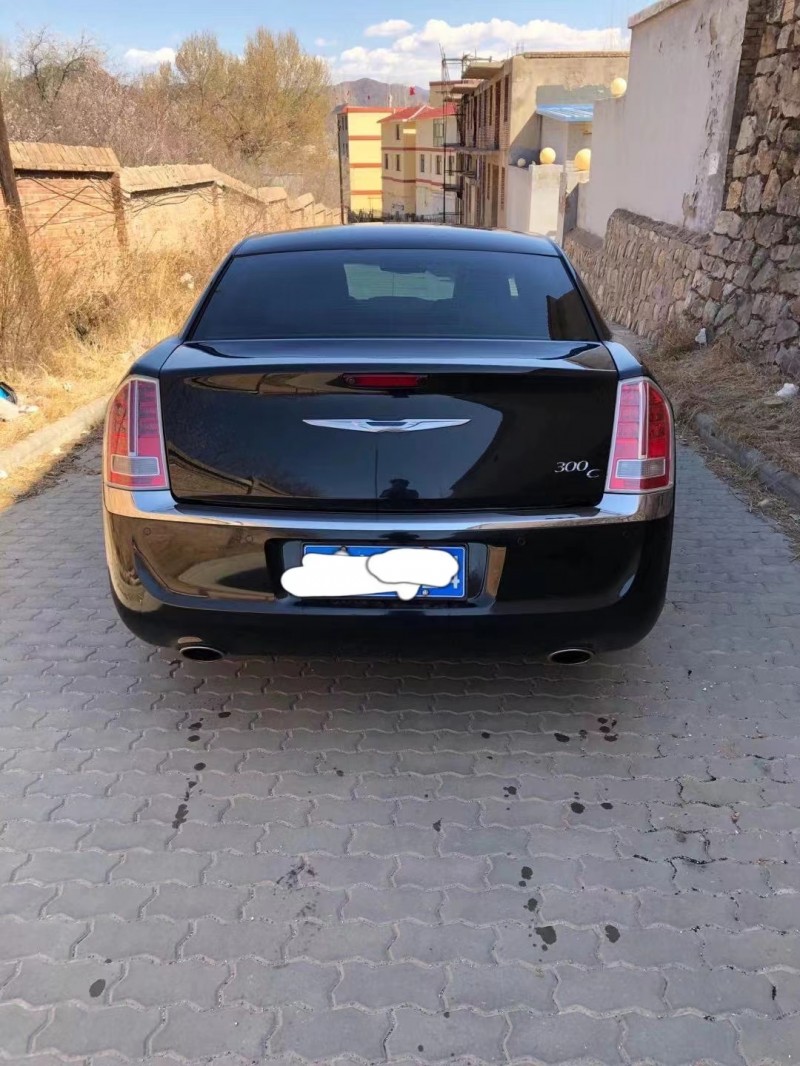邢台13年克莱斯勒300C2