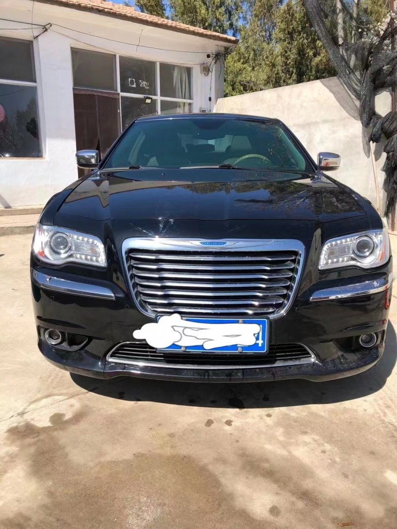 邢台13年克莱斯勒300C1