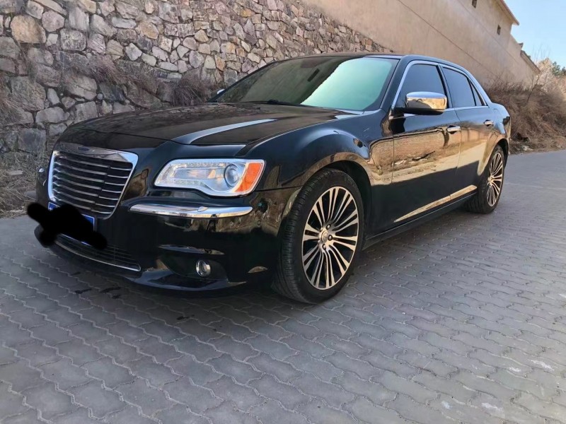 邢台13年克莱斯勒300C3