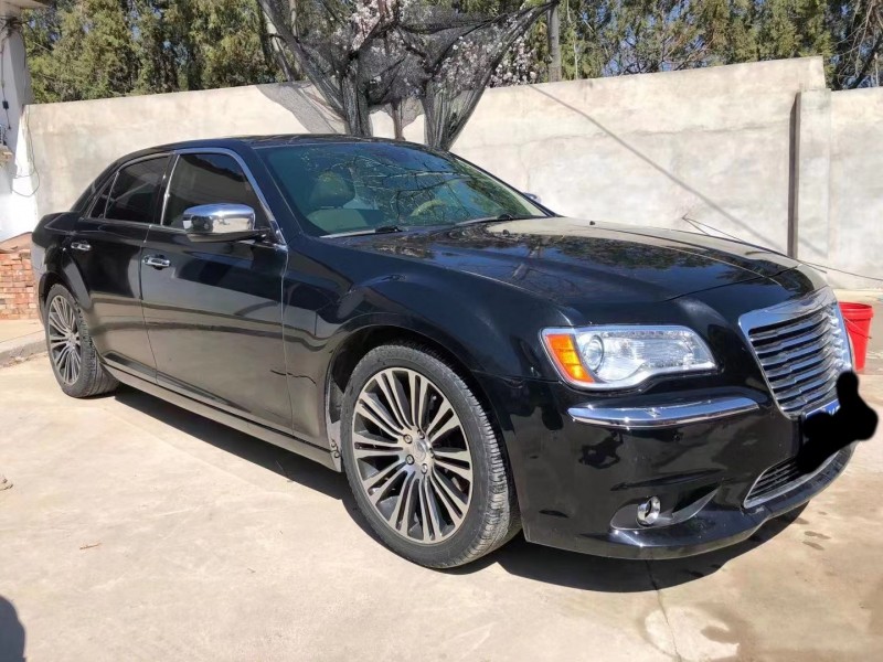 邢台13年克莱斯勒300C5