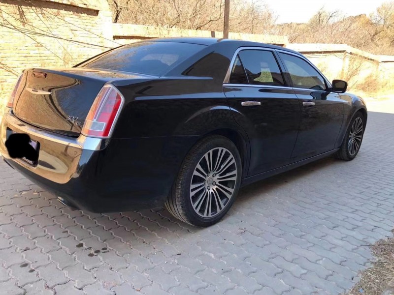 邢台13年克莱斯勒300C4